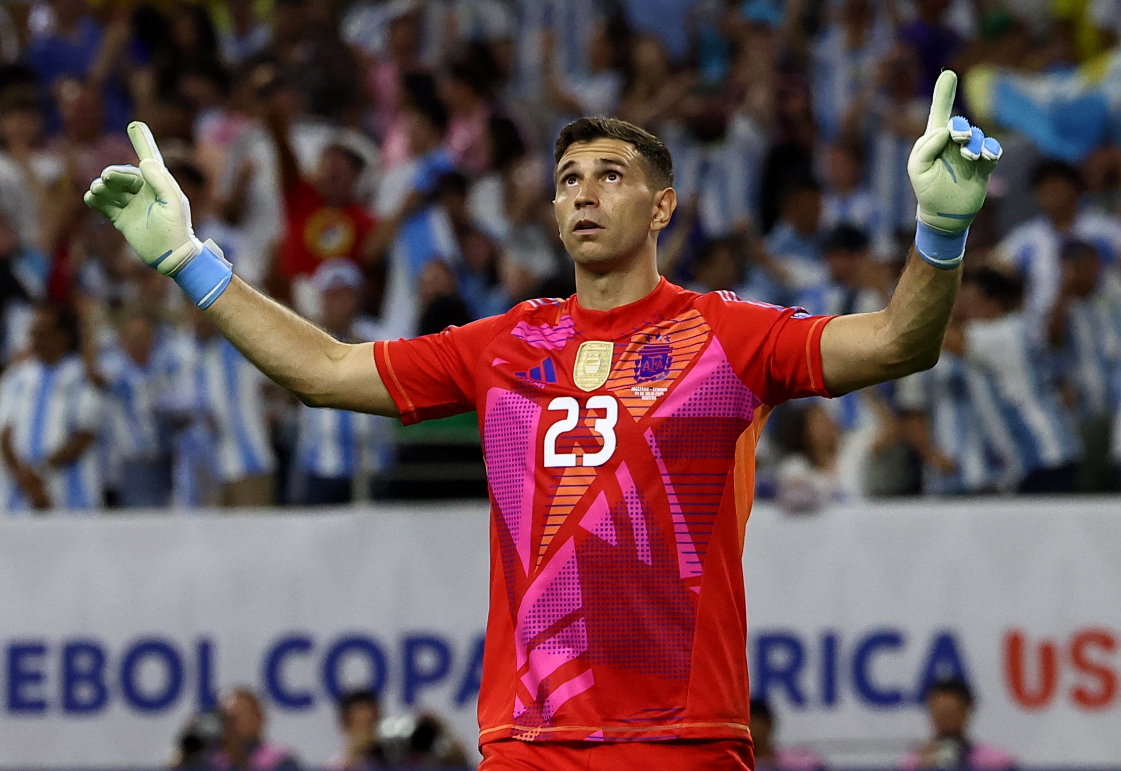 FIFA年度最佳門將提名：大馬丁內(nèi)斯在列，西班牙兩國門入選
